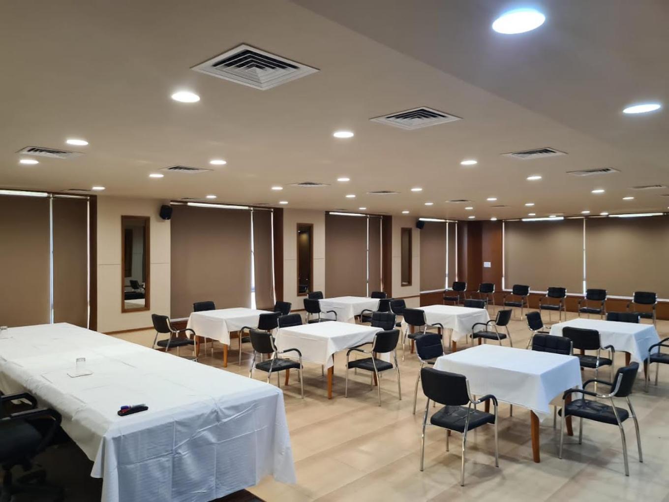 Club Azzurro Resort - Nalsarovar Nanodra Exterior photo